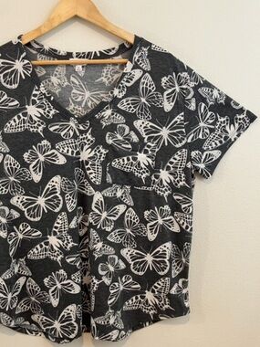 V-Neck Butterfly Print Short Sleeve Tee